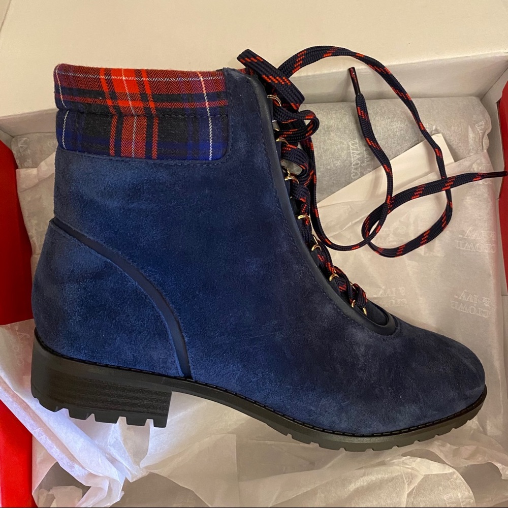 Crown & Ivy June lace up navy suede boots size 8.5 NEW in box - Picture 2 of 5